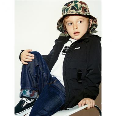 ポケットいっぱいフードつきブルゾン