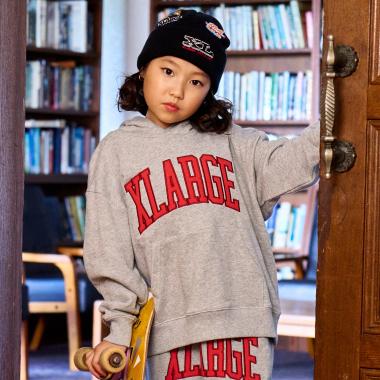 ワッペンロゴパーカー