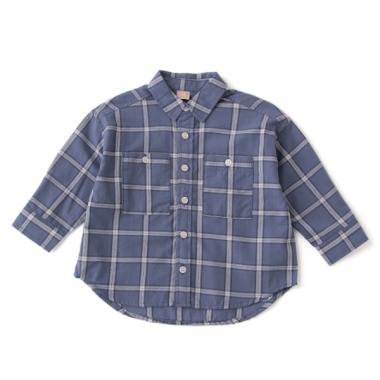 ポケットつきチェックシャツ