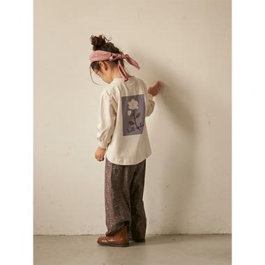 バック花プリントTシャツ