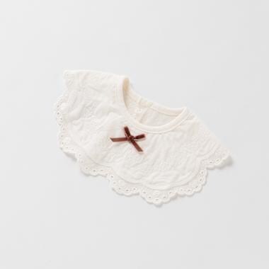 リボンつきレーススカラップスタイ