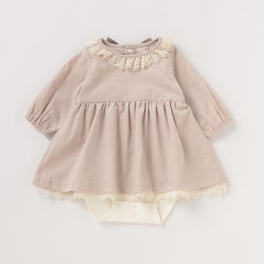 レースつきワンピースドッキングロンパース