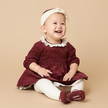 レースつきワンピースドッキングロンパース